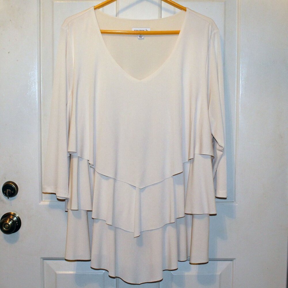 Susan Graver Size 1X Ivory Liquid Knit chevron tiered top